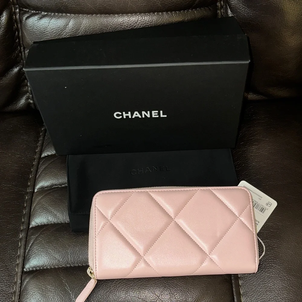 Chanel Blush Pink Quilted Wallet - Picture 4 of 7